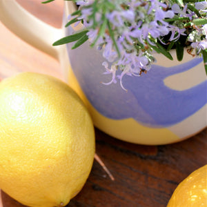 
                  
                    Laden Sie das Bild in den Galerie-Viewer, Lemon Lavender – Tasse, groß
                  
                