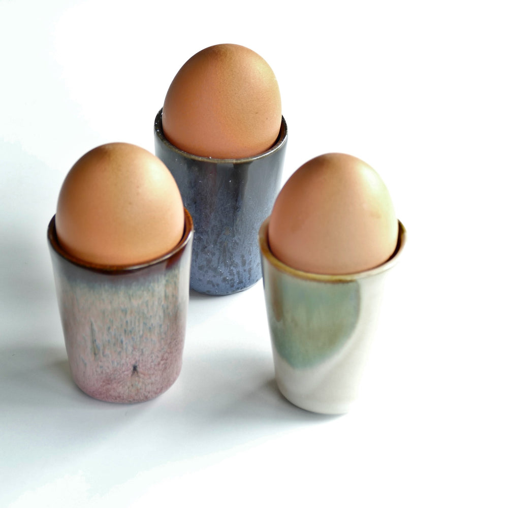 
                  
                    Laden Sie das Bild in den Galerie-Viewer, bunte Eierbecher aus Steinzeug
                  
                